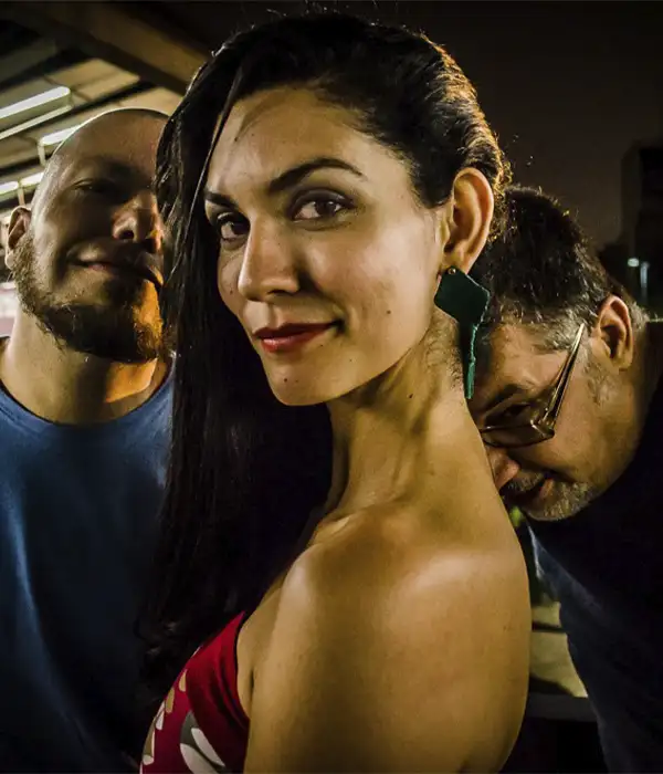 Majestic é uma banda de São Paulo que mistura batidas eletrônicas com os sons mais brasileiros que existem, como o samba e a bossa nova.
